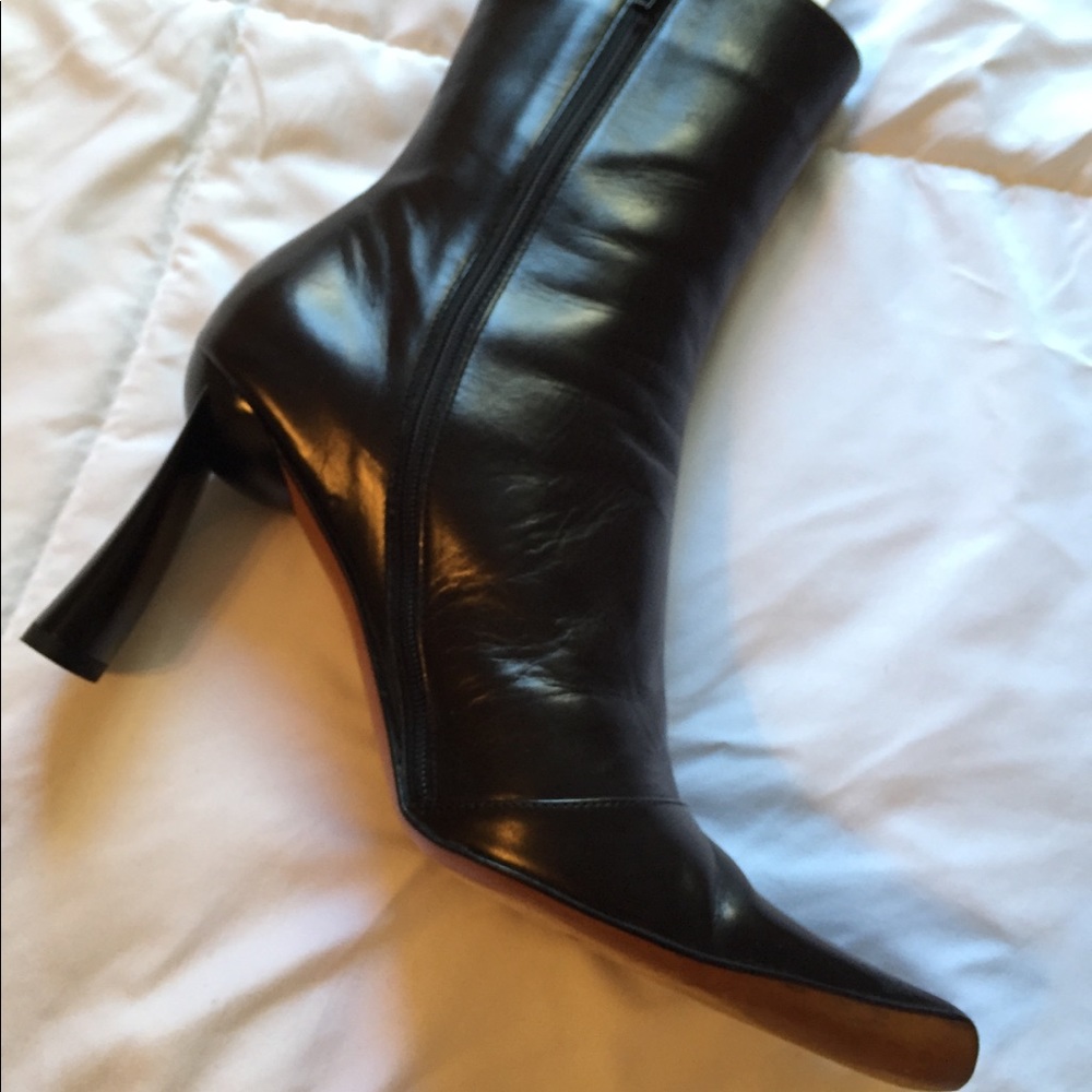 Boots size 7. All leather. New